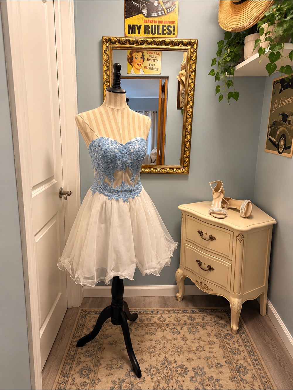 Blondie Nites by Stacy Sklar Blue & White Lace Corset Party Dress. Size 7, not 6